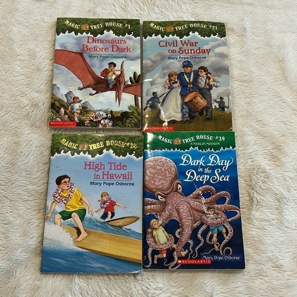 Magic Treehouse Books, by Mary Pope Osborne, includes 4 books - Picture 1 of 8